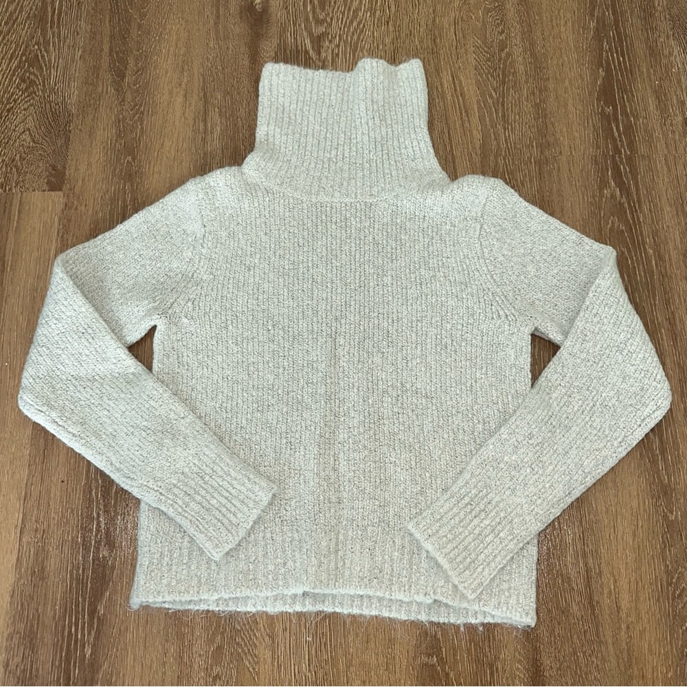 Brandy Melville sweater